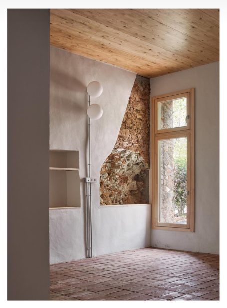 Present wall lining stone wall with MUSTARD Plans